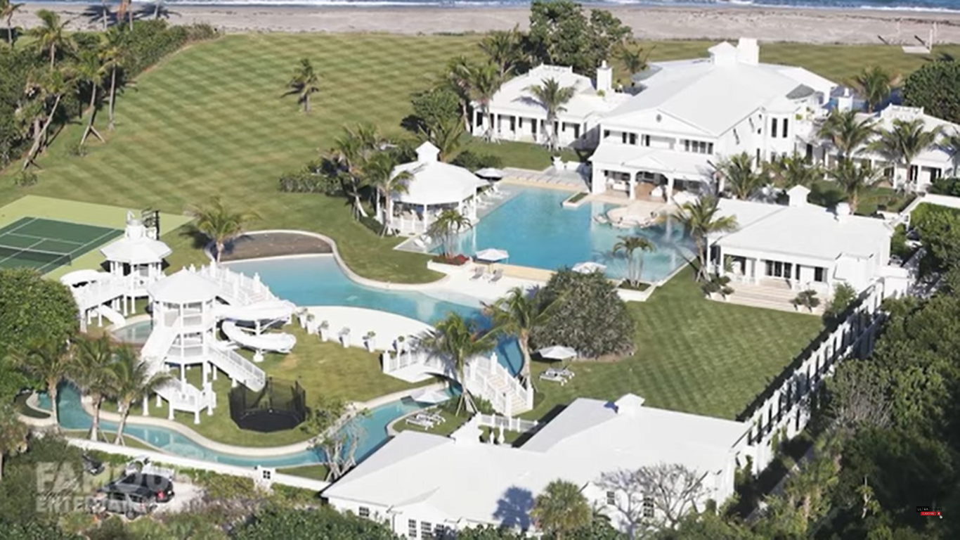 An exterior view of Celine Dion's home in Jupiter Island, Florida | Source: YouTube/TODAY