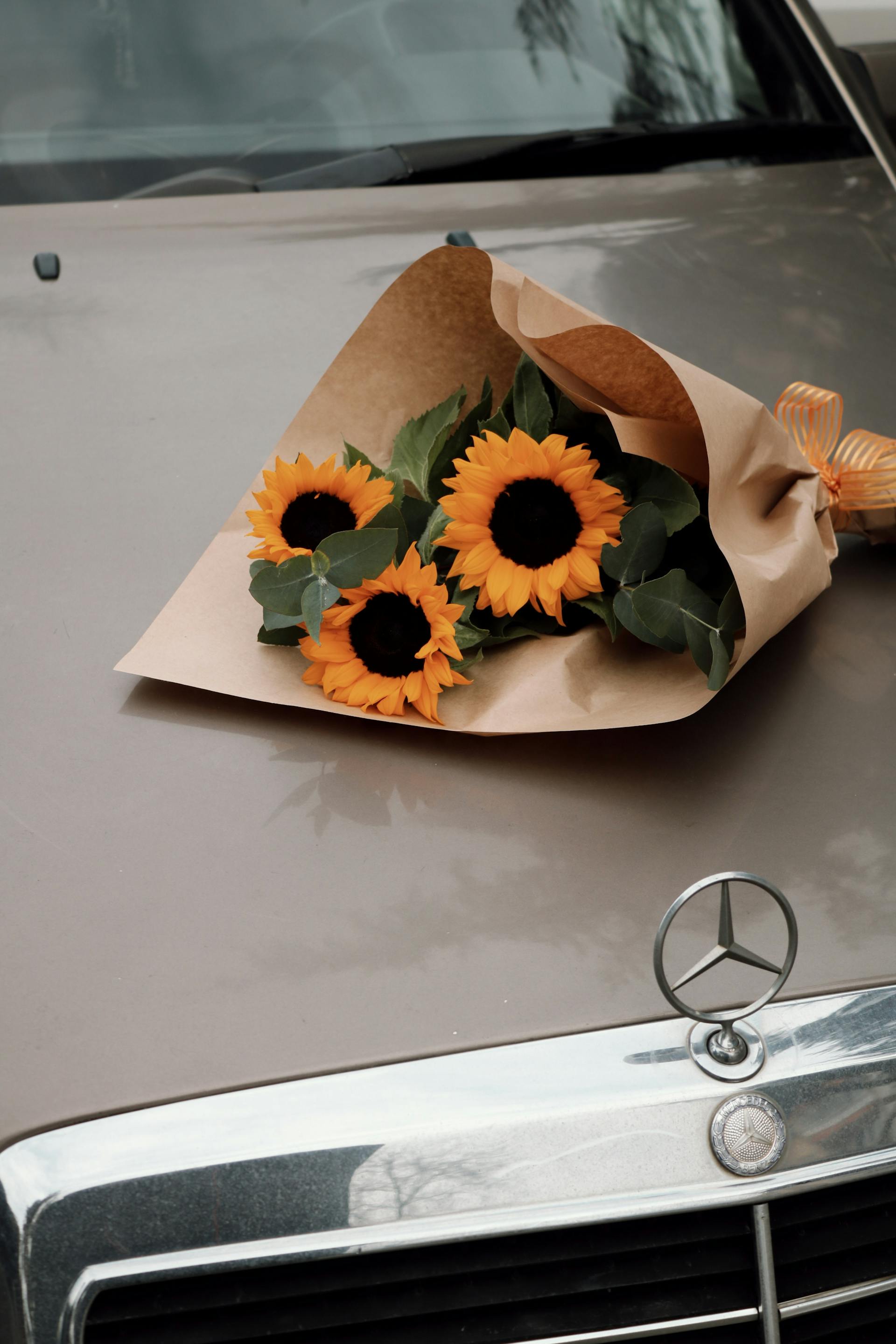 A bouquet of sunflowers on a car | Source: Pexels