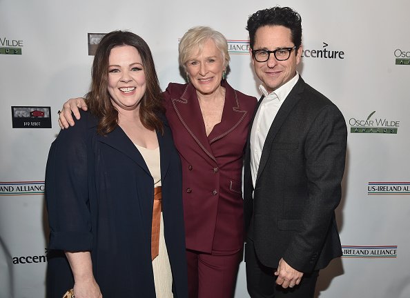  Melissa McCarthy, Glenn Close and JJ Abrams attend Oscar Wilde Awards 2019 on February 21, 2019 in Los Angeles, California. | Photo: Getty Images