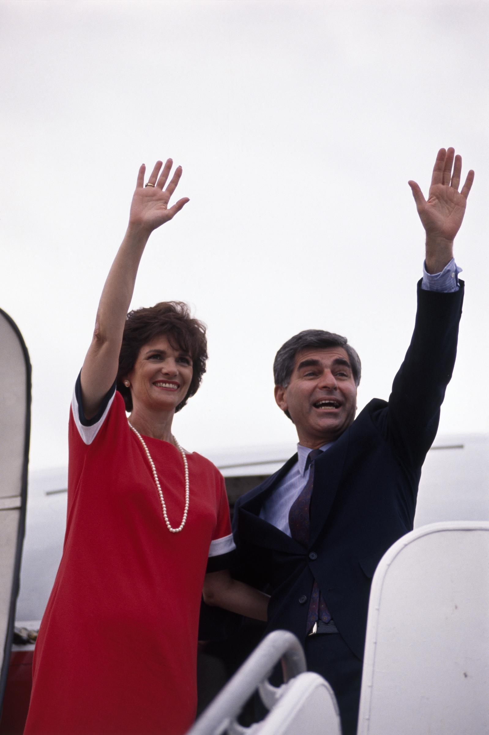 Kitty and Michael Dukakis campaigning for presidency in Louisville in 1988. | Source: Getty Images