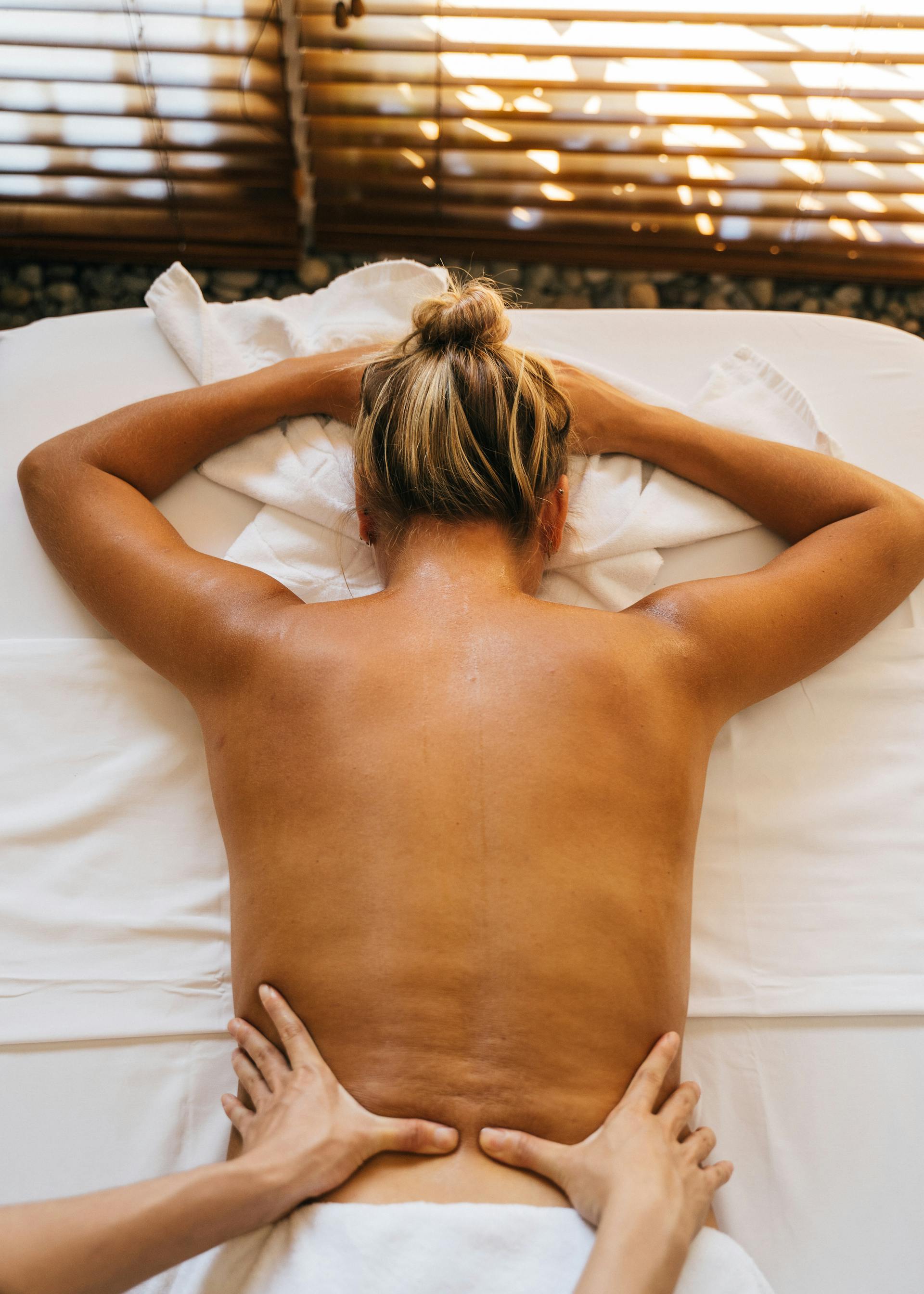 A woman getting a massage | Source: Pexels