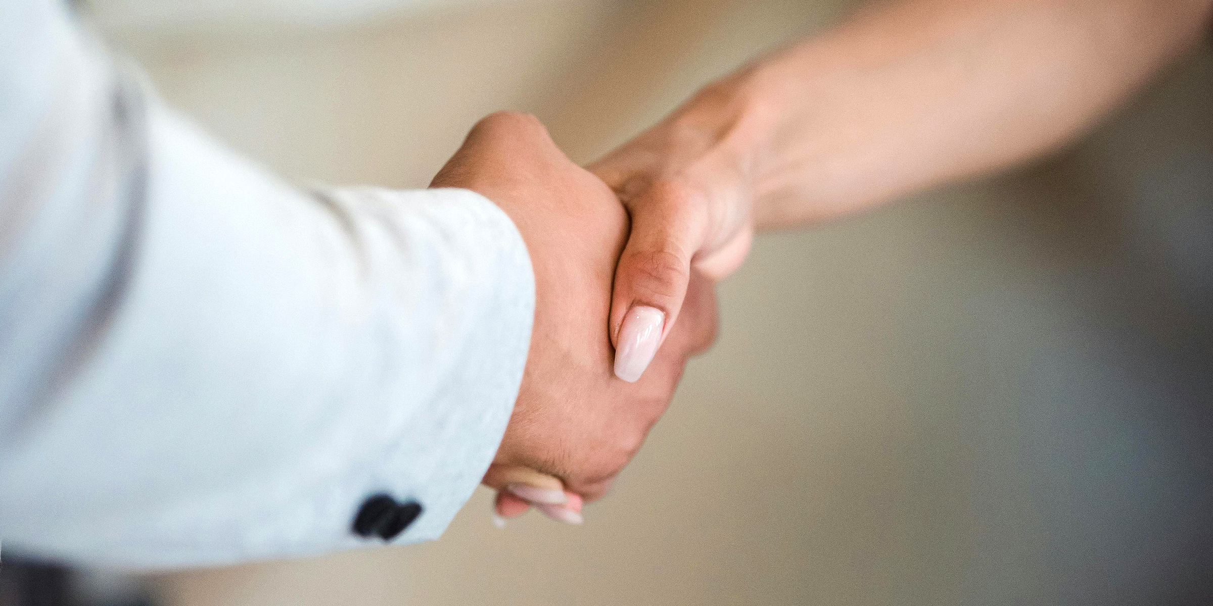 A handshake | Source: Pexels