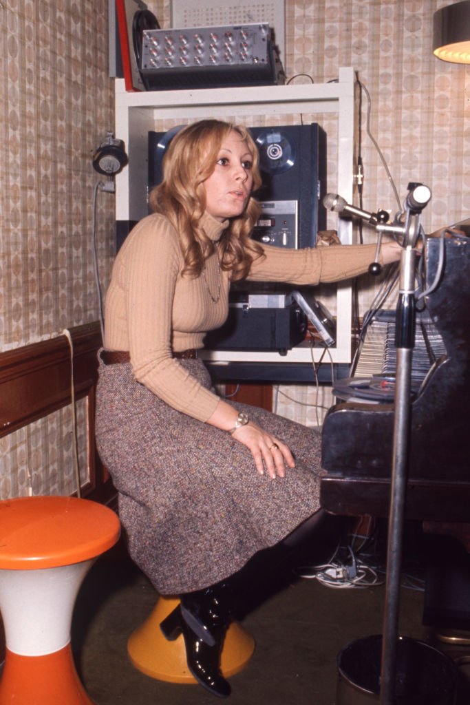 Georgette Lemaire dans un studio d'enregistrement, dans les années 1970. | Photo : Getty Images