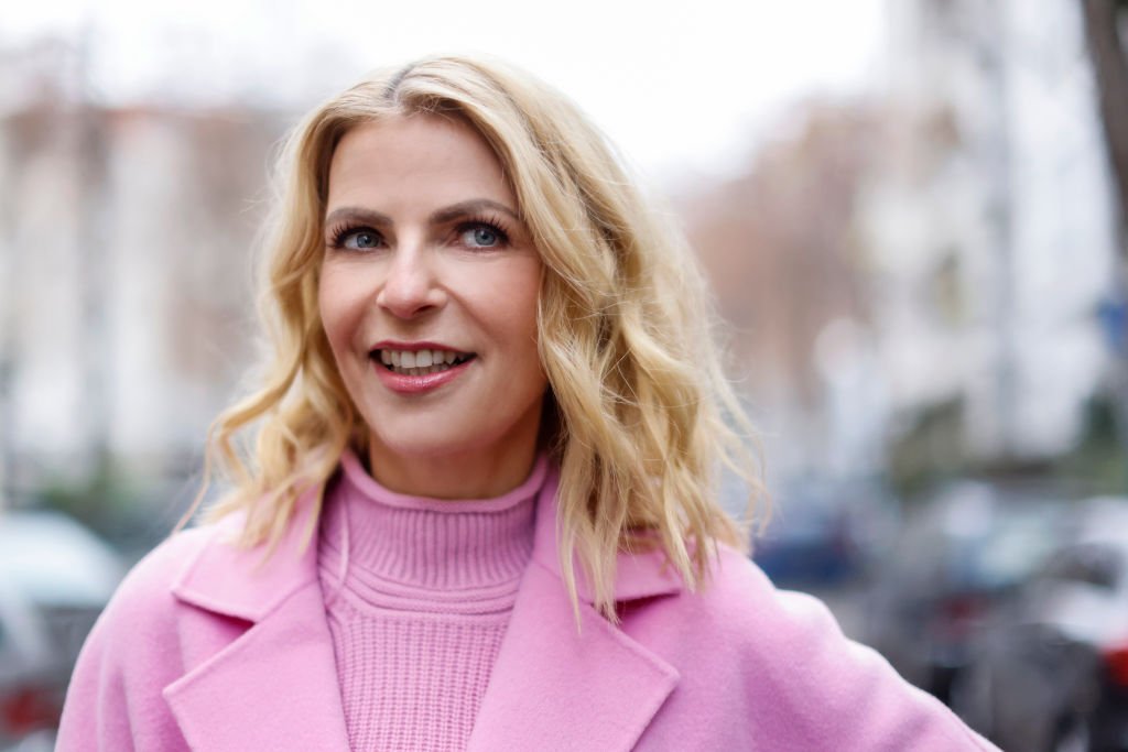 Tanja Buelter während eines Streetstyle-Shootings am 14. Dezember 2020 in Berlin, Deutschland. | Quelle: Getty Images