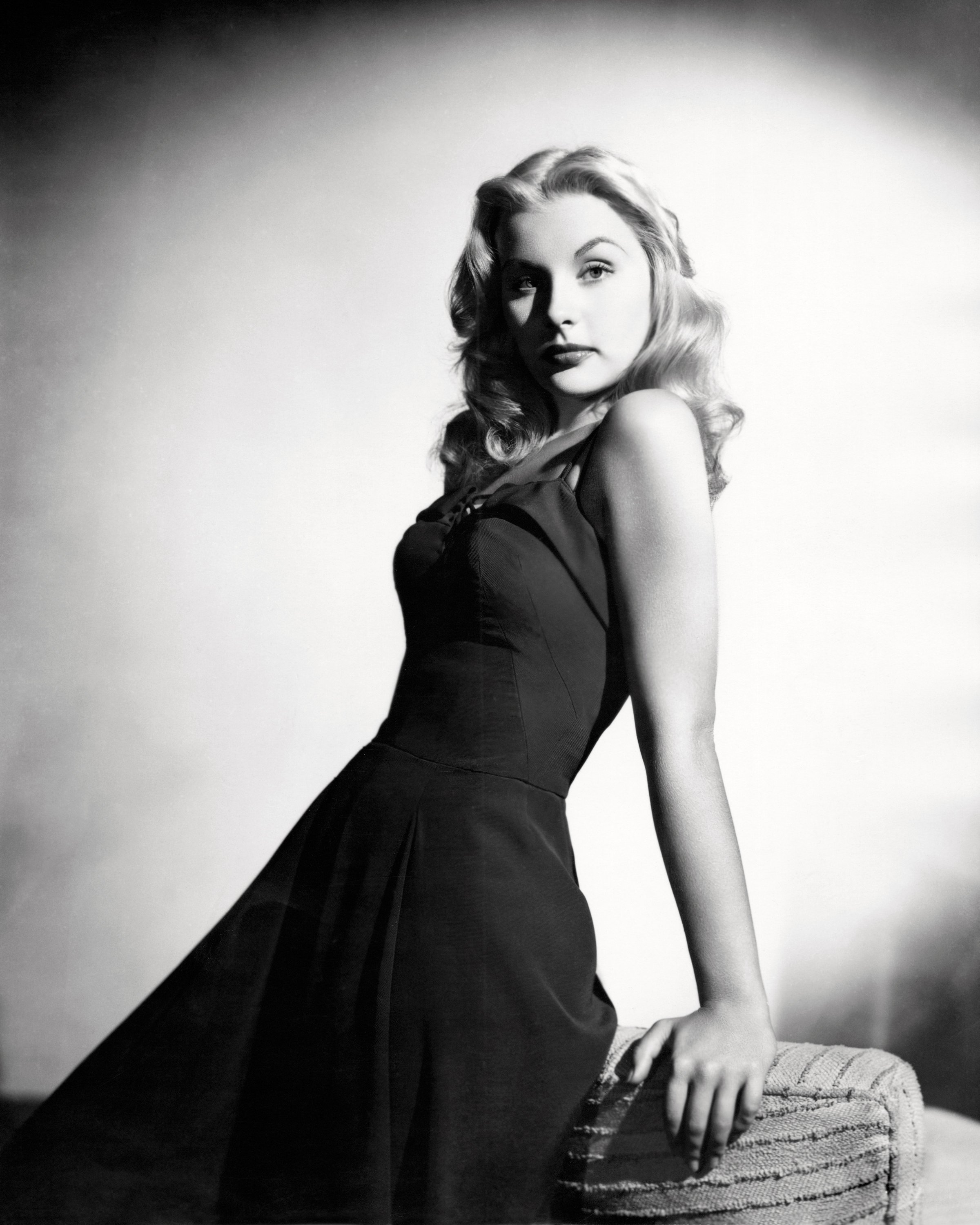 Studio shot of American actress Barbara Payton circa 1950 | Photo: Getty Images 