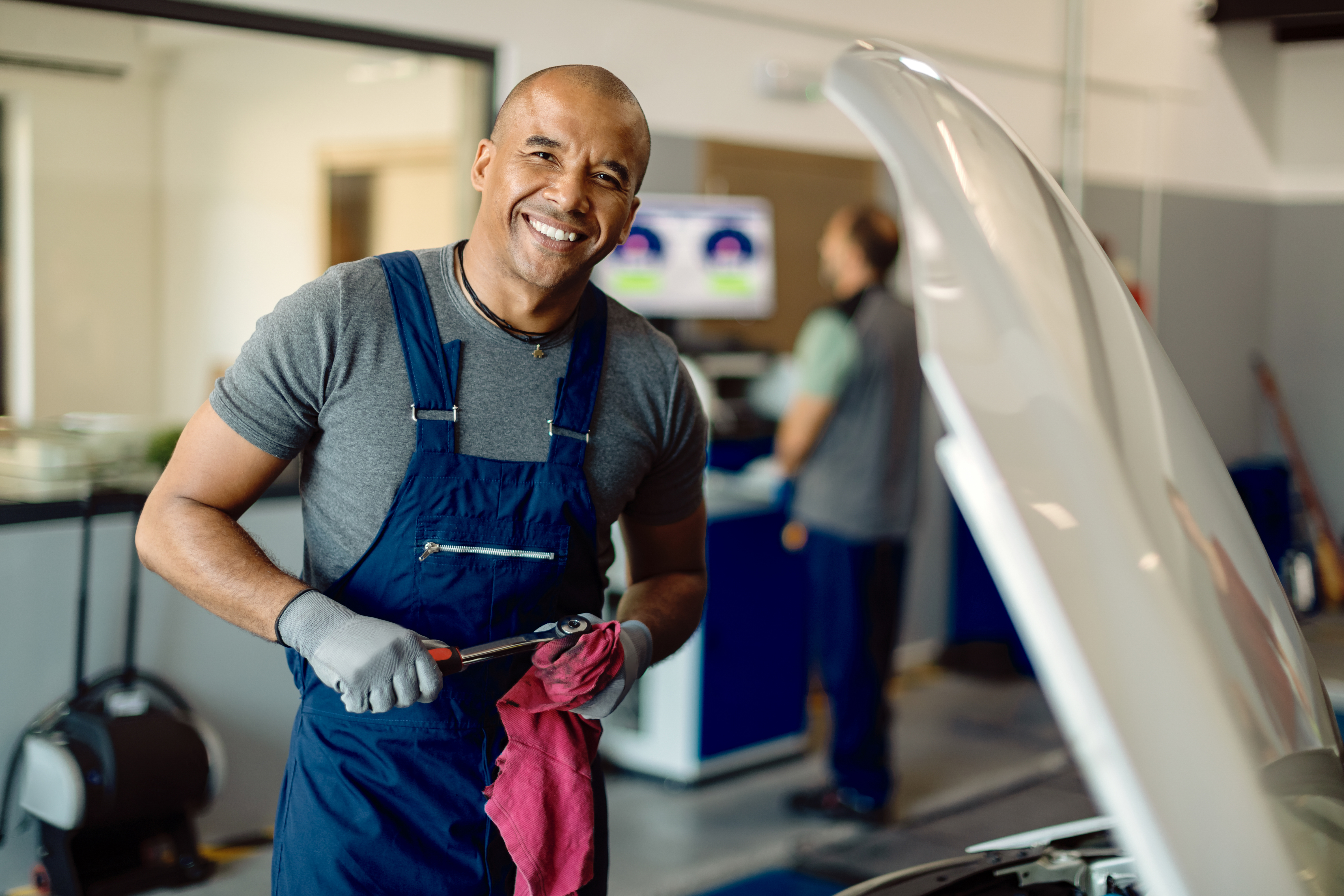 A mechanic smiling at work | Source: FreePik
