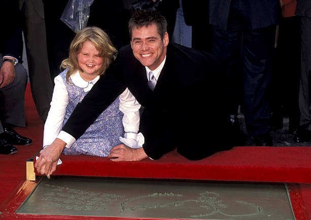 Jim Carrey and daughter Jane Carrey at the footprint ceremony November 02, 1995. | Source: Getty Images