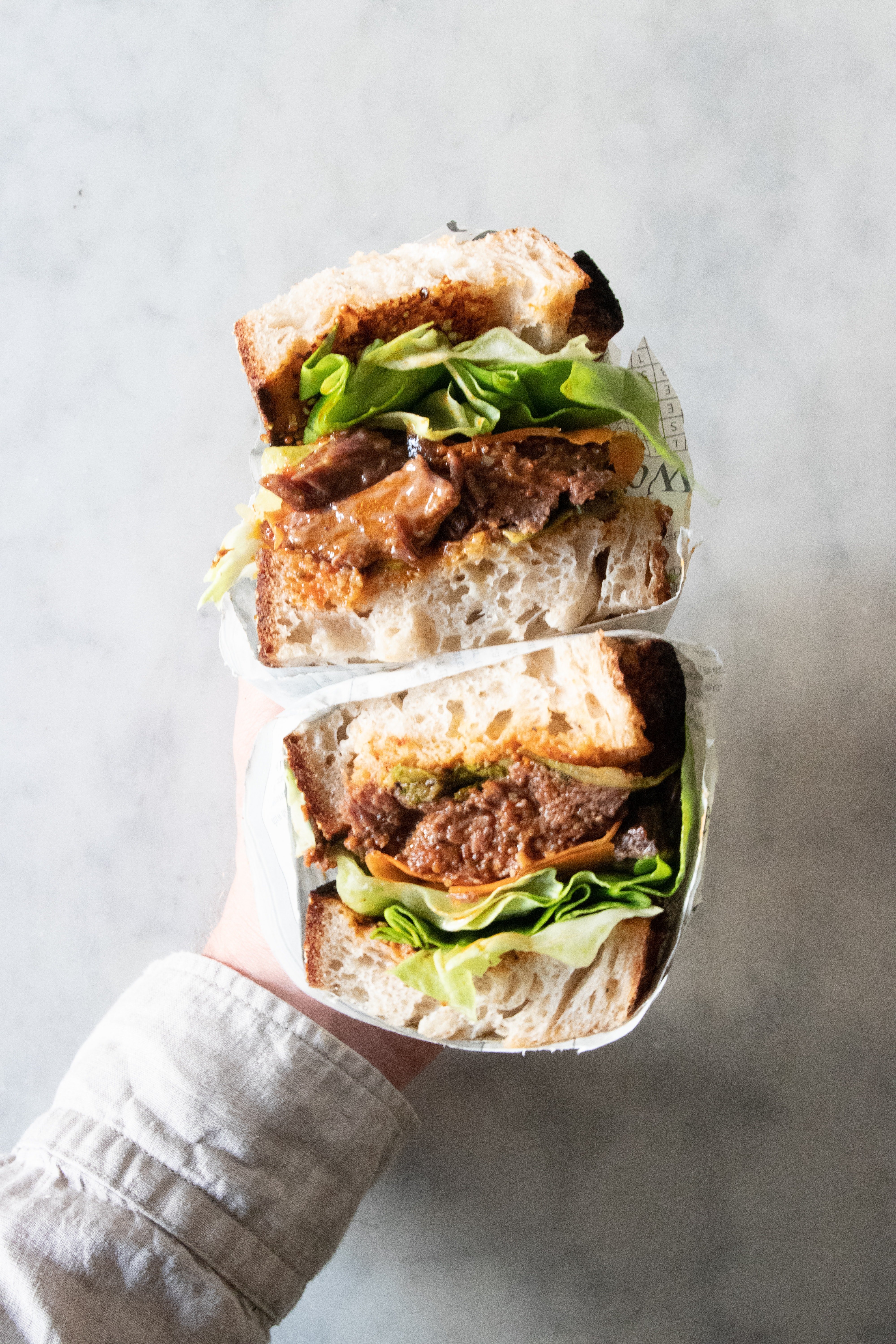 Mary would always bring the man some sandwiches from their school cafeteria. | Photo: Pexels