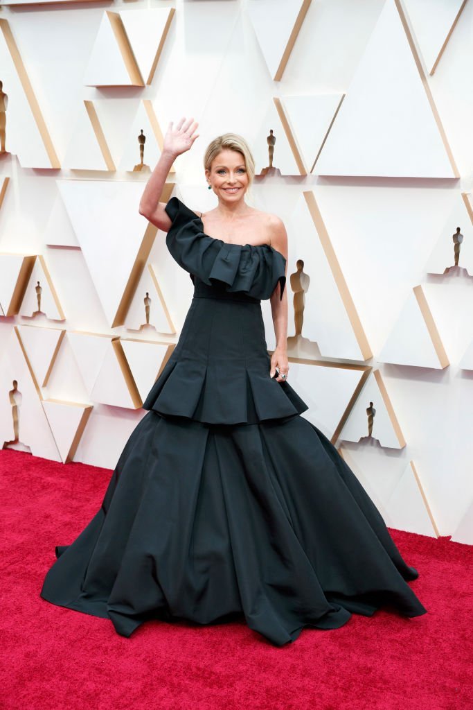 Kelly Ripa waved to the crowd as she arrived at the 92nd Oscars on Sunday, Feb. 9,2020 at the Dolby Theatre, in Hollywood California | Source: Rick Rowell via Getty Images