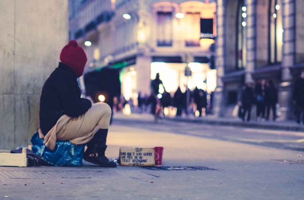 Une personne sans-abri. l Source : Unsplash