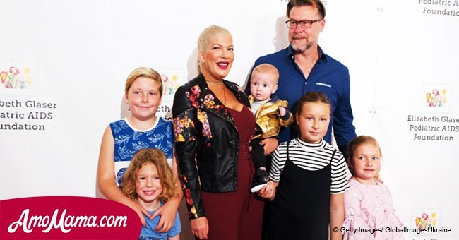 Tori Spelling and her hubby enjoy a family meal with their five kids amid their recent argument