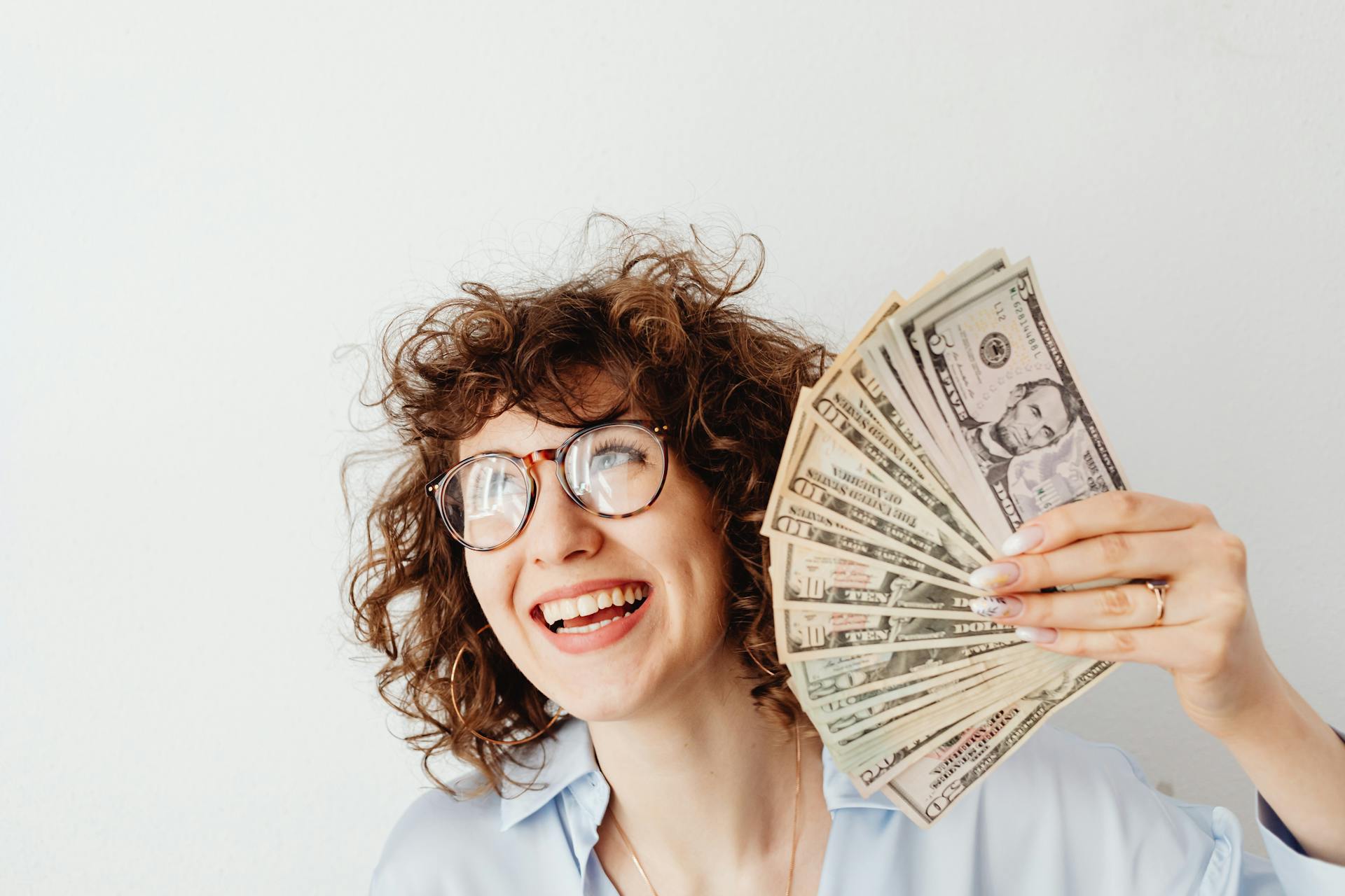 A woman showing off her cash | Source: Pexels