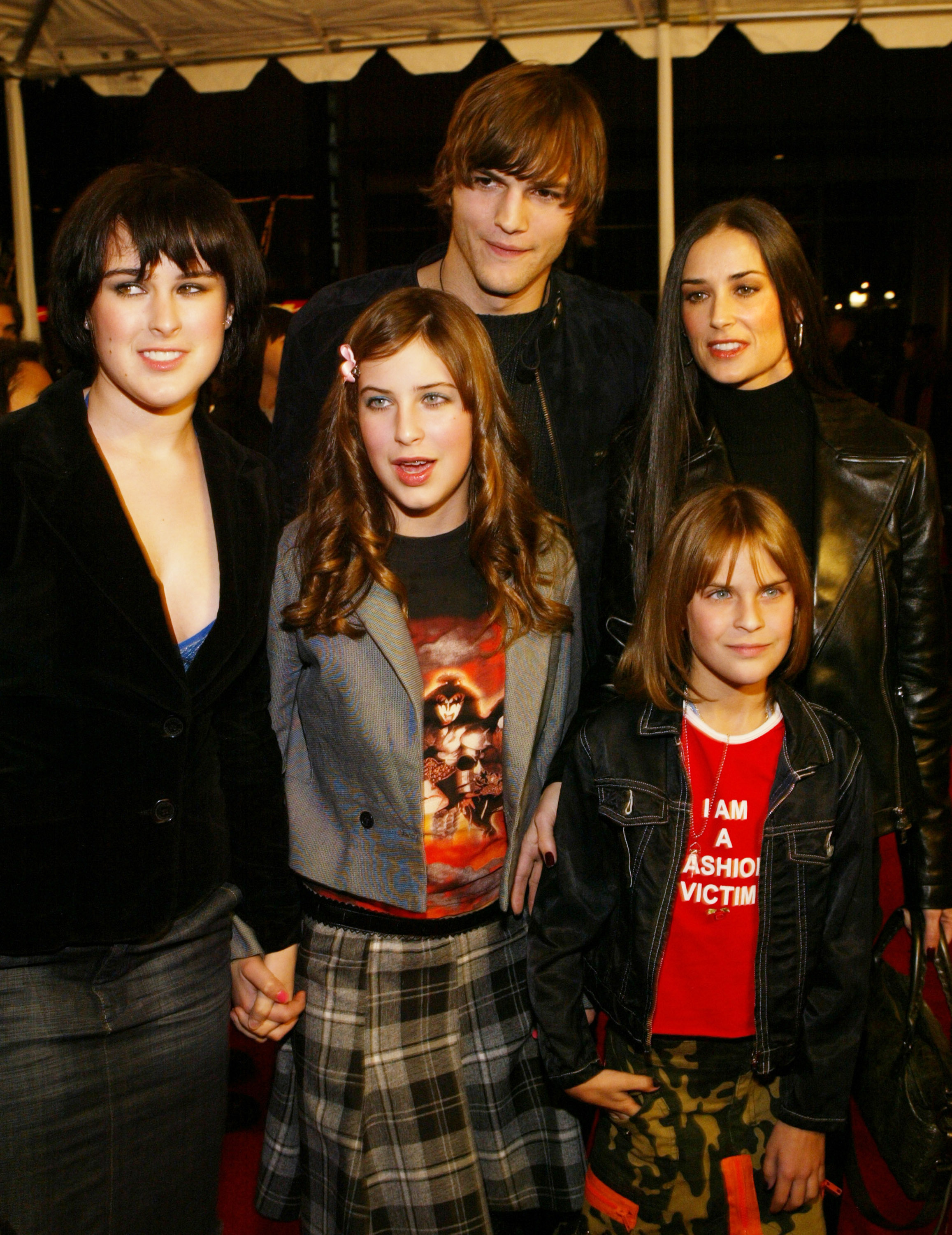 Demi Moore and Ashton Kutcher with Rumer, Scout, and Tallulah Willis at the premiere of "Cheaper by the Dozen" in Hollywood, California in 2003. | Source: Getty Images
