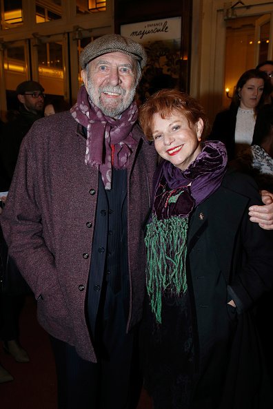 Jean-Pierre Marielle et son épouse Agathe Natanson assistent au gala de charité "Enfance Majuscule 2017" au profit de l'enfance maltraitée. Tenue à la Salle Gaveau le 20 mars 2017 à Paris, France. | Photo : Getty Images