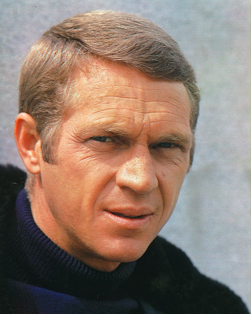 El actor Steve McQueen en el plató de la película policíaca "Bullitt", alrededor de 1968. | Foto: Getty Images