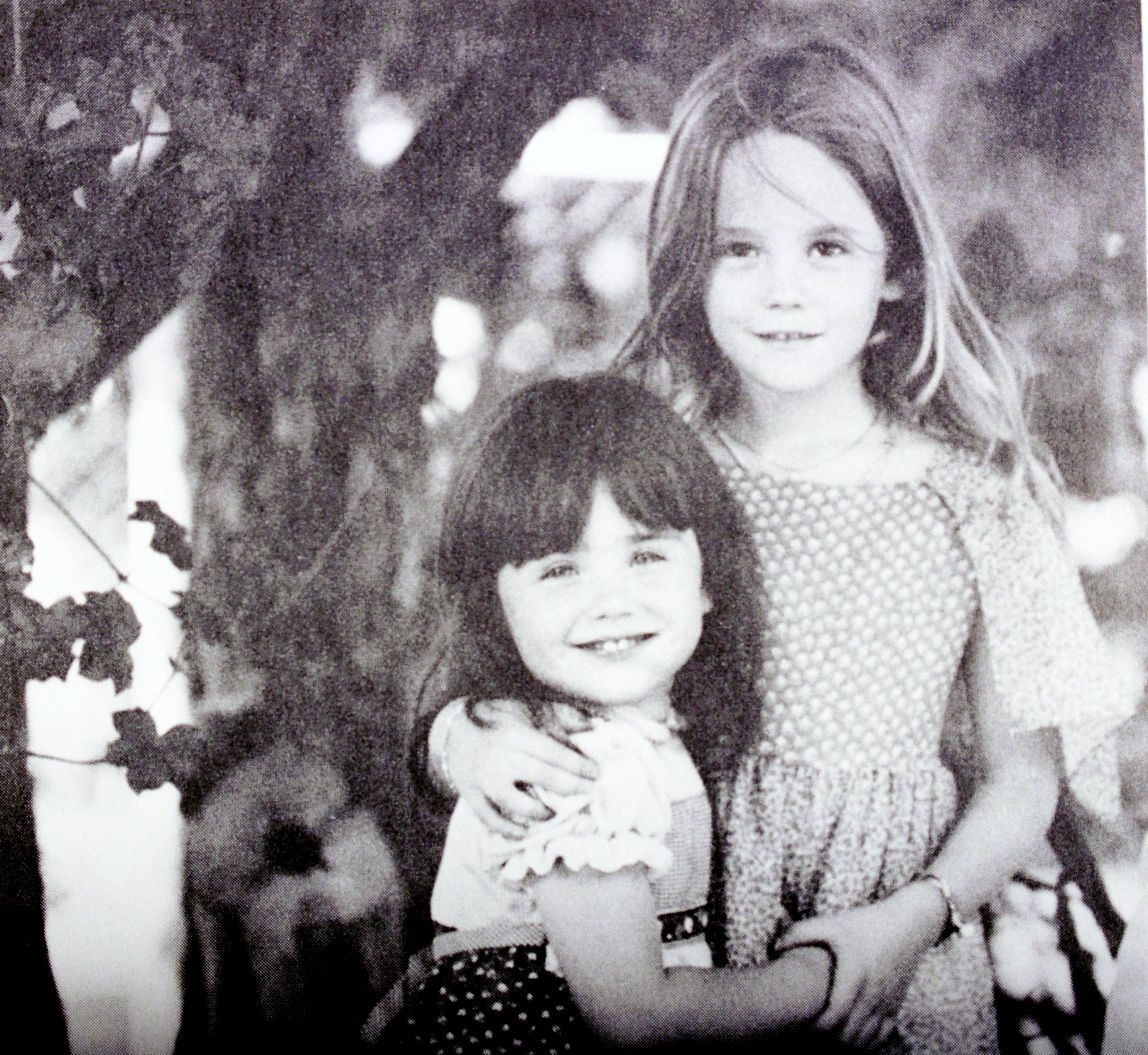 Pictured: An undated photo of Lana Wood posing with her sister, the late actress Natalie Wood, right, when they were children | Photo: Getty Images