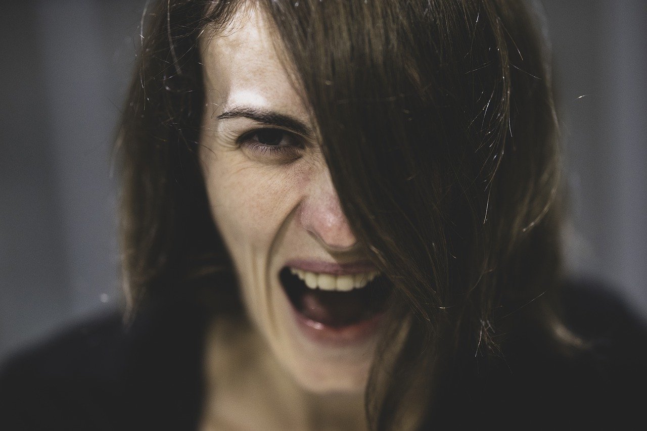 Mujer molesta. | Foto: Pixabay