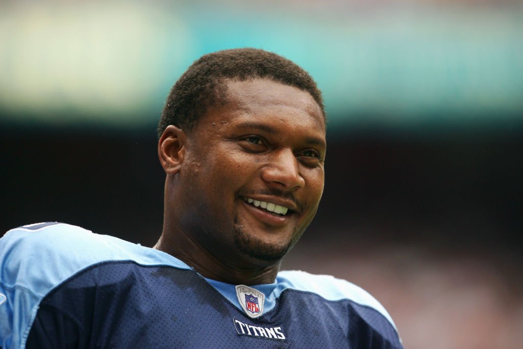 Steve McNair #9 of the Tennessee Titans looks on against the Houston Texans at Reliant Stadium on October 9, 2005 in Houston, Texas | Photo: GettyImages
