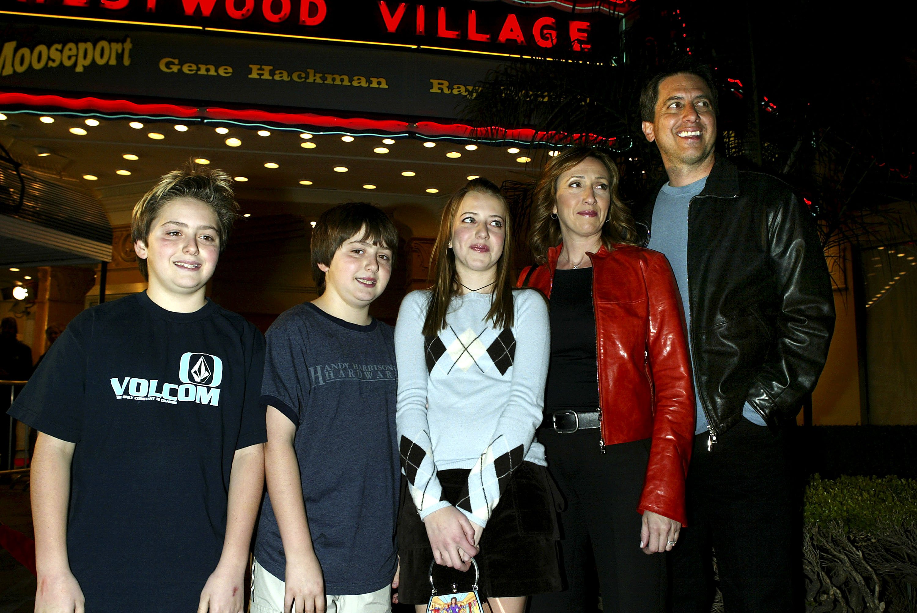 Actor Ray Romano (right) and his family, wife Anna, daughter Alexander (center) and twins, Matt (left) and Greg at the premiere of "Welcome to Mooseport" at the Village Theater on February 10, 2004 in Los Angeles, California. | Source: Getty Images