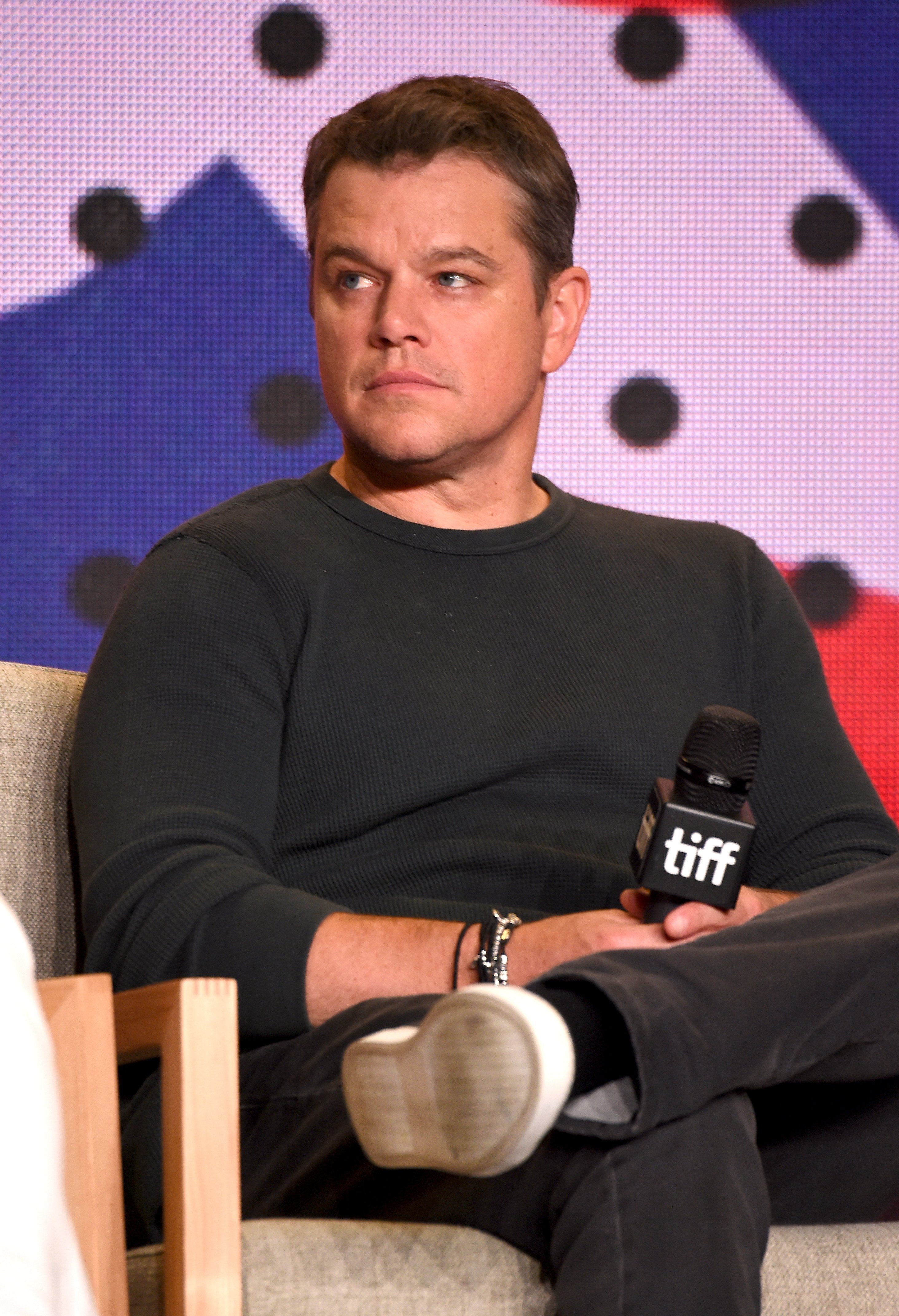  Matt Damon spricht auf der Bühne während der Pressekonferenz zu "Downsizing" auf dem Toronto International Film Festival 2017 in der TIFF Bell Lightbox am 10. September 2017 in Toronto, Kanada | Quelle: Getty Images