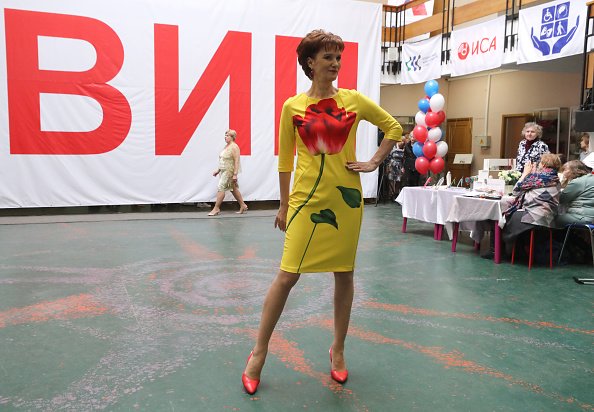 Des mannequins lors d'un défilé de mode à Pava.|Photo : Getty Images