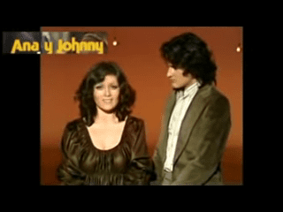 Ana y Johnny cantando "Yo también necesito amar" │Imagen tomada de: YouTube/mibellagenio007 Ana y Johnny cantando "Yo también necesito amar" │Imagen tomada de: YouTube/mibellagenio007