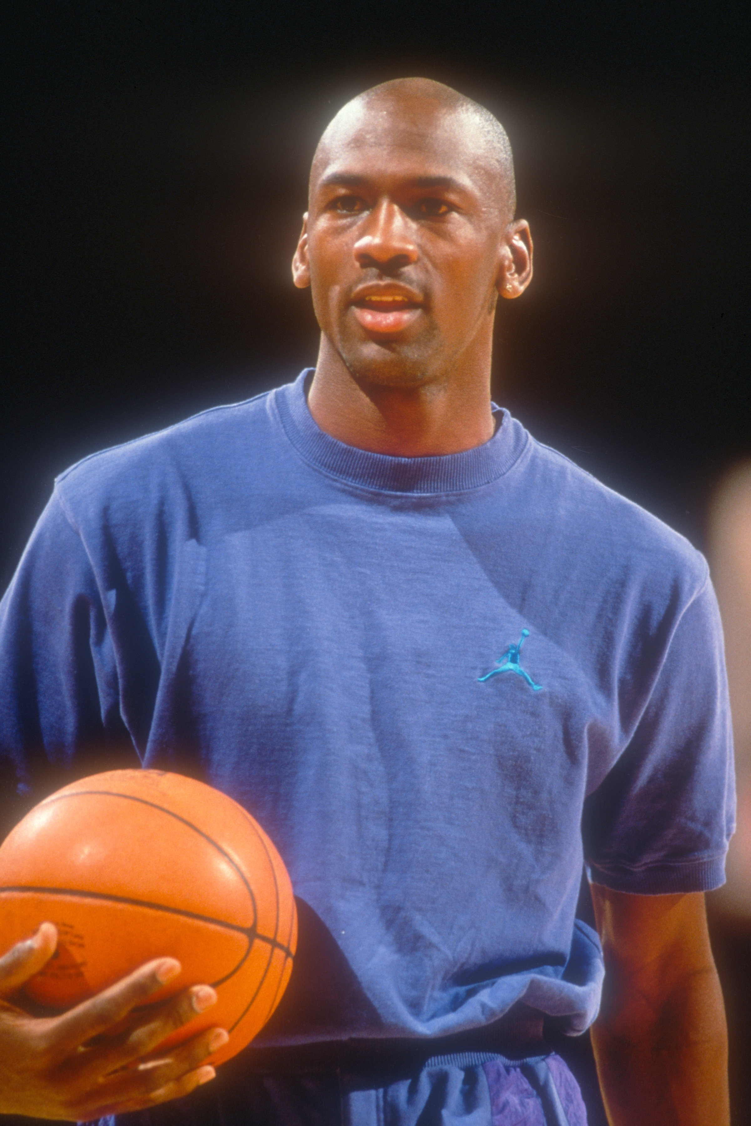 Michael Jordan before a basketball game at the Capital Centre on December 23, 1992 in Landover, Maryland | Source: Getty Images