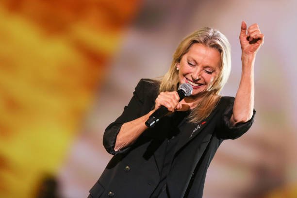 Véronique Sanson se produit lors des "32e Victoires de la Musique 2017" au Zénith le 10 février 2017 à Paris, France. | Photo : Getty Images