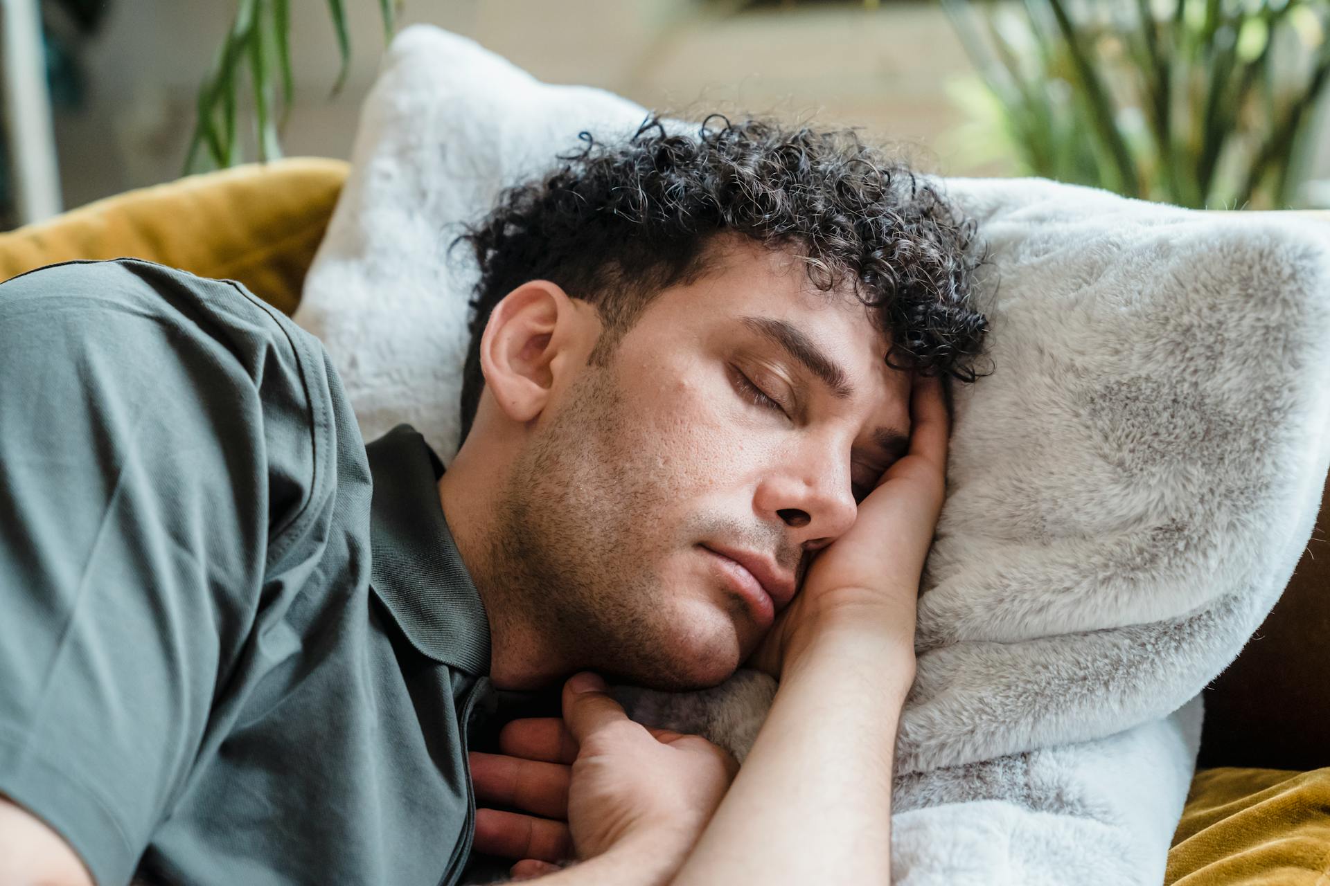 A man sleeping on a couch | Source: Pexels