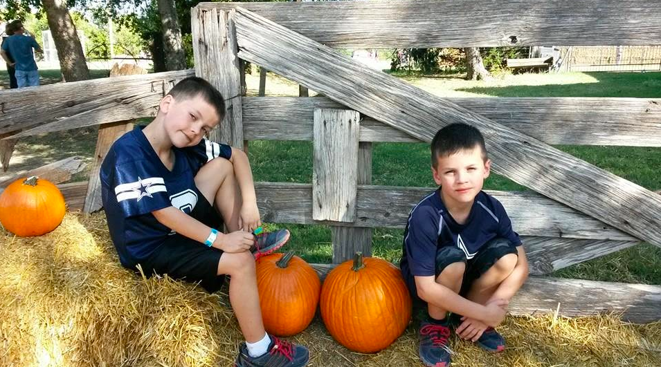Seasonal family photos show the ordinary rhythm of childhood before the tragedy. They helped frame the case as more than a headline or courtroom dispute. | Source: Facebook/Meghan Prall Metcalf