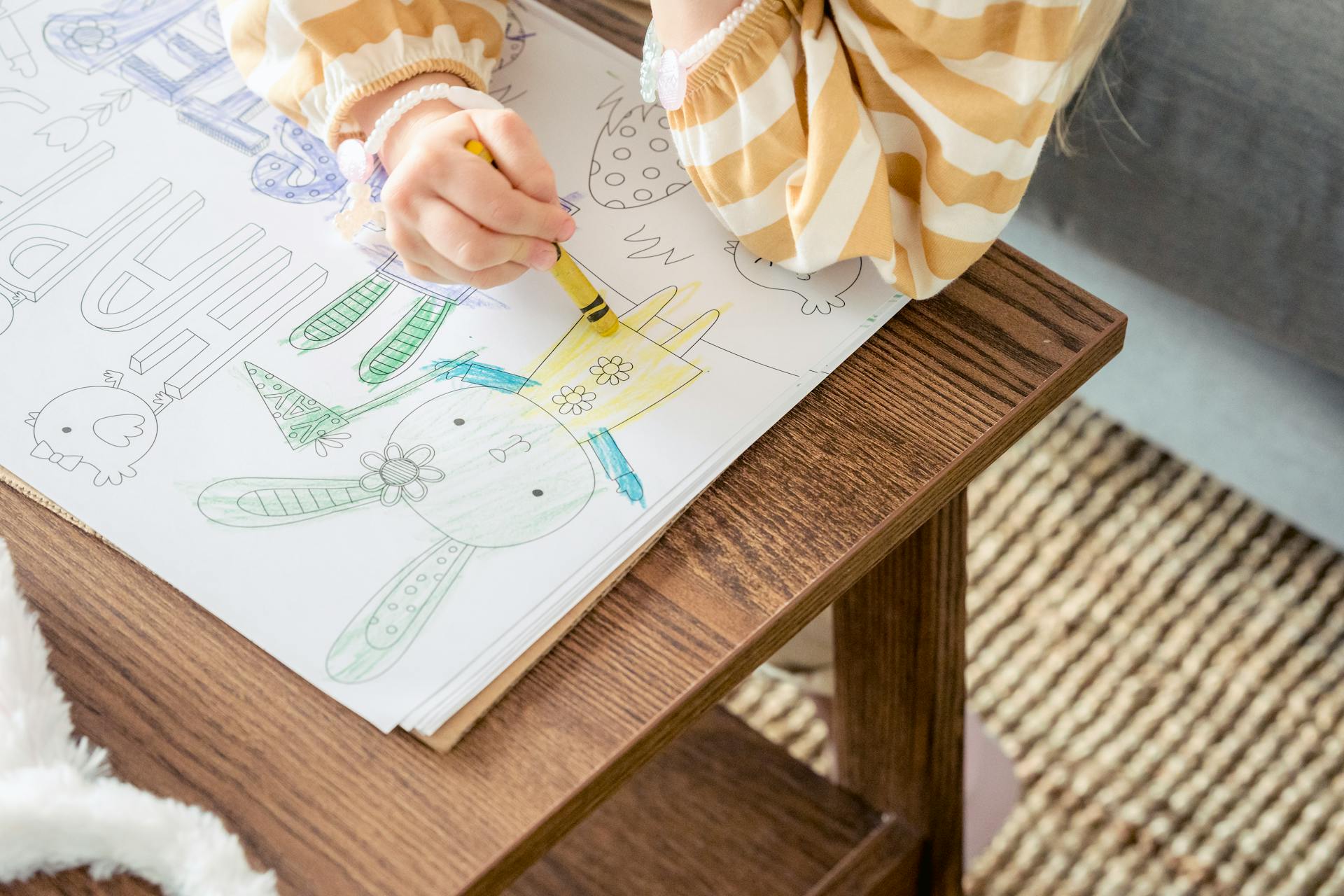 A young girl coloring a drawing | Source: Pexels
