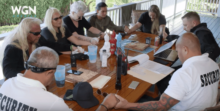 Duane and Beth Chapman praying together on the promo trailer of Dog's Most Wanted | Photo: YouTube/WGN America