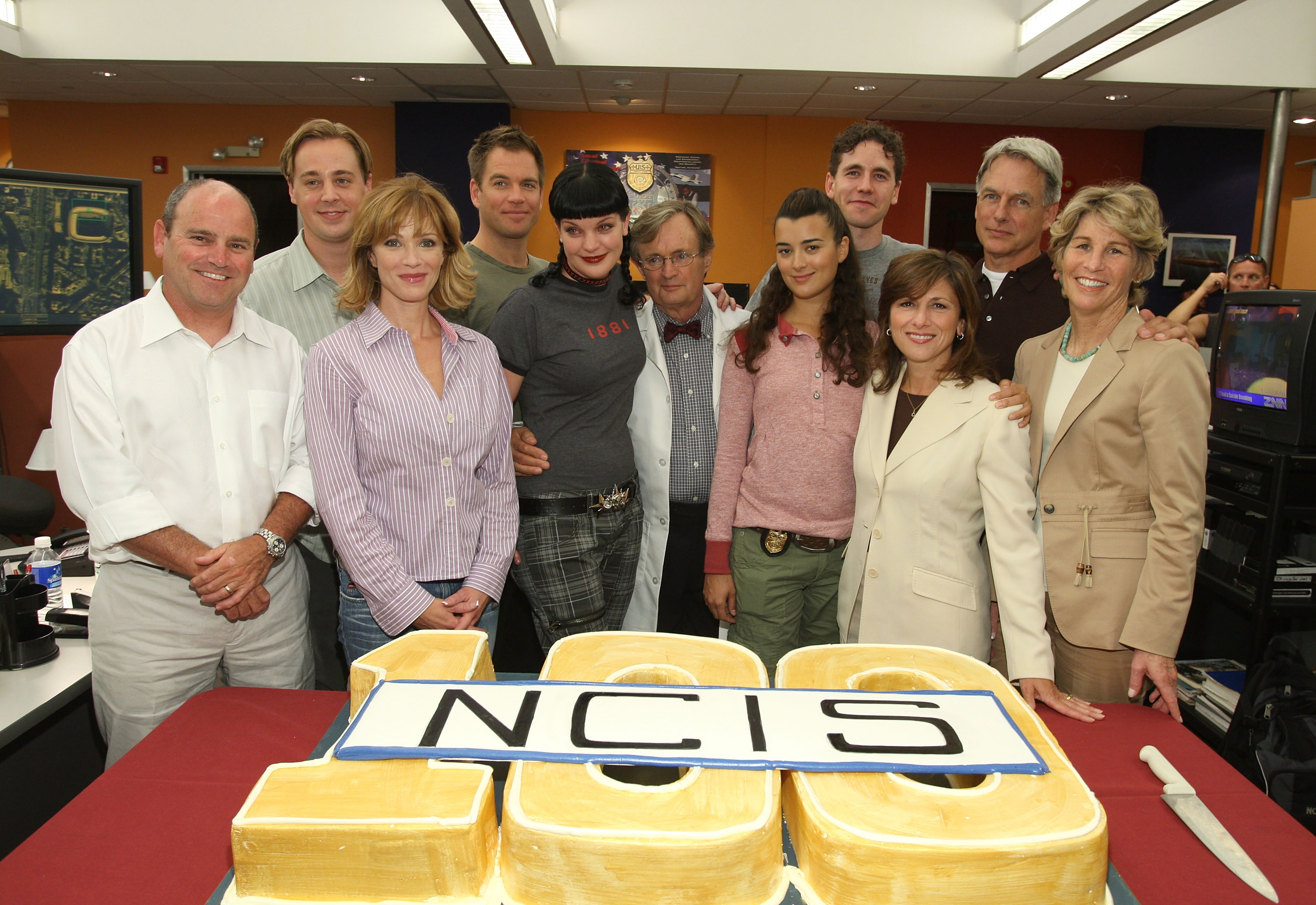 "NCIS" cast members at the "NCIS" 100th Episode Celebration on September 4, 2007, in Valencia, California. | Source: Getty Images