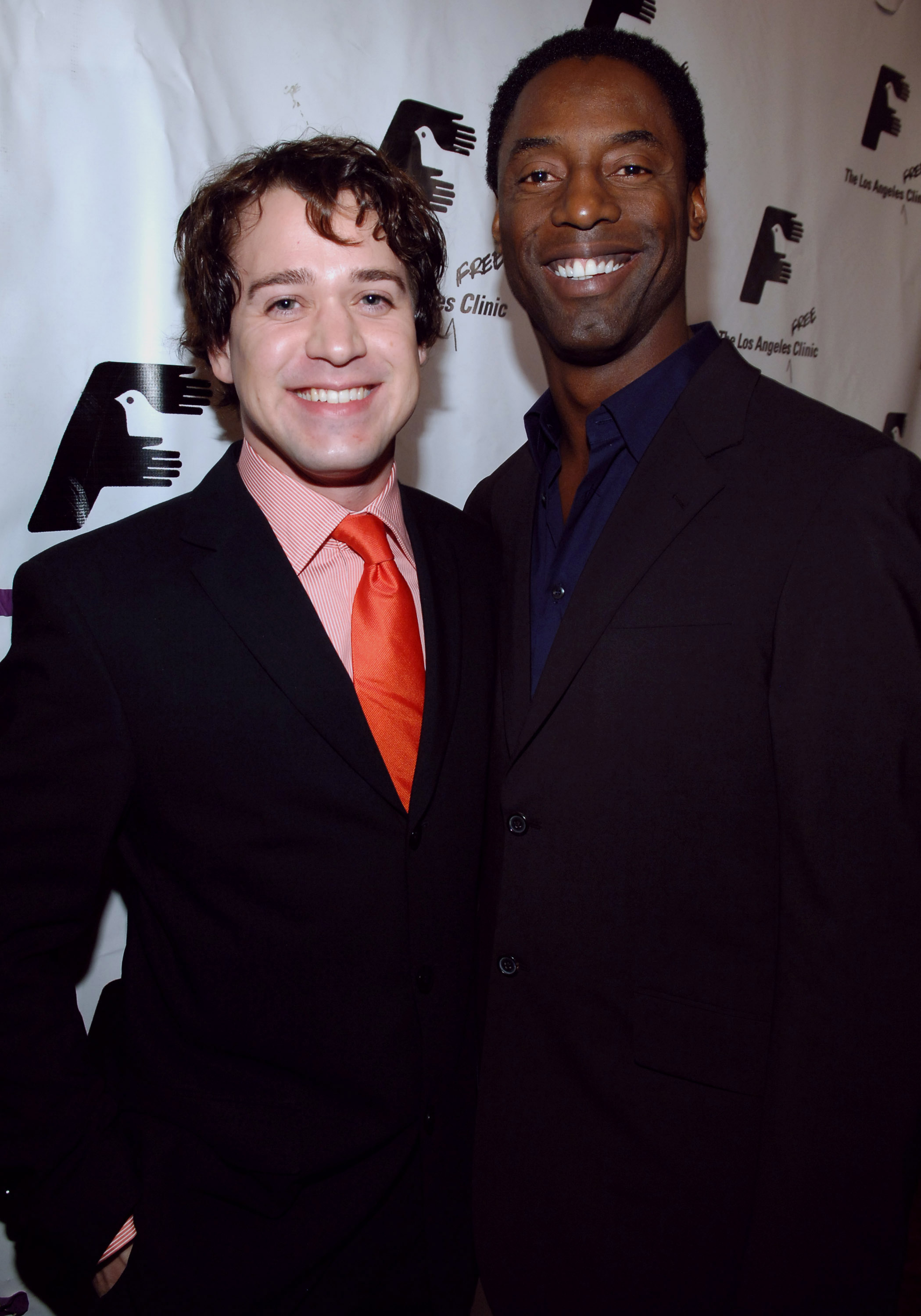 T.R. Knight and Isaiah Washington arrive at the Los Angeles Free Clinic's 29th Annual Dinner Gala on November 21, 2005, in Los Angeles, California | Source: Getty Images