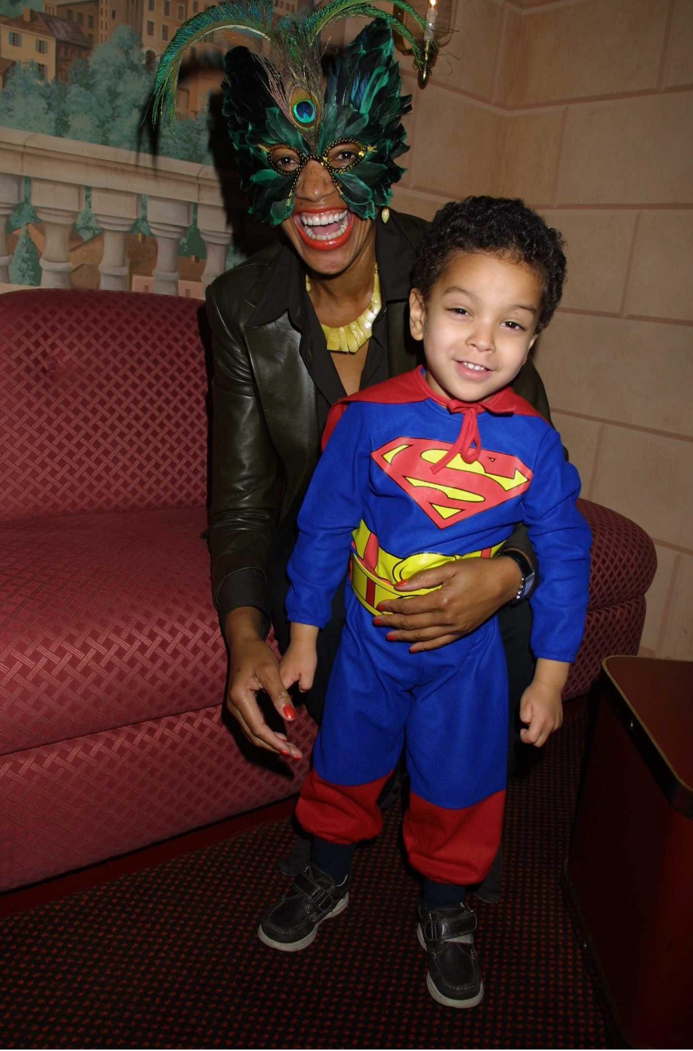 Grace Hightower and Elliot at The Doubles Club for the 26th Annual Halloween Party for Children in New York on October 31, 2001 | Source: Getty Images