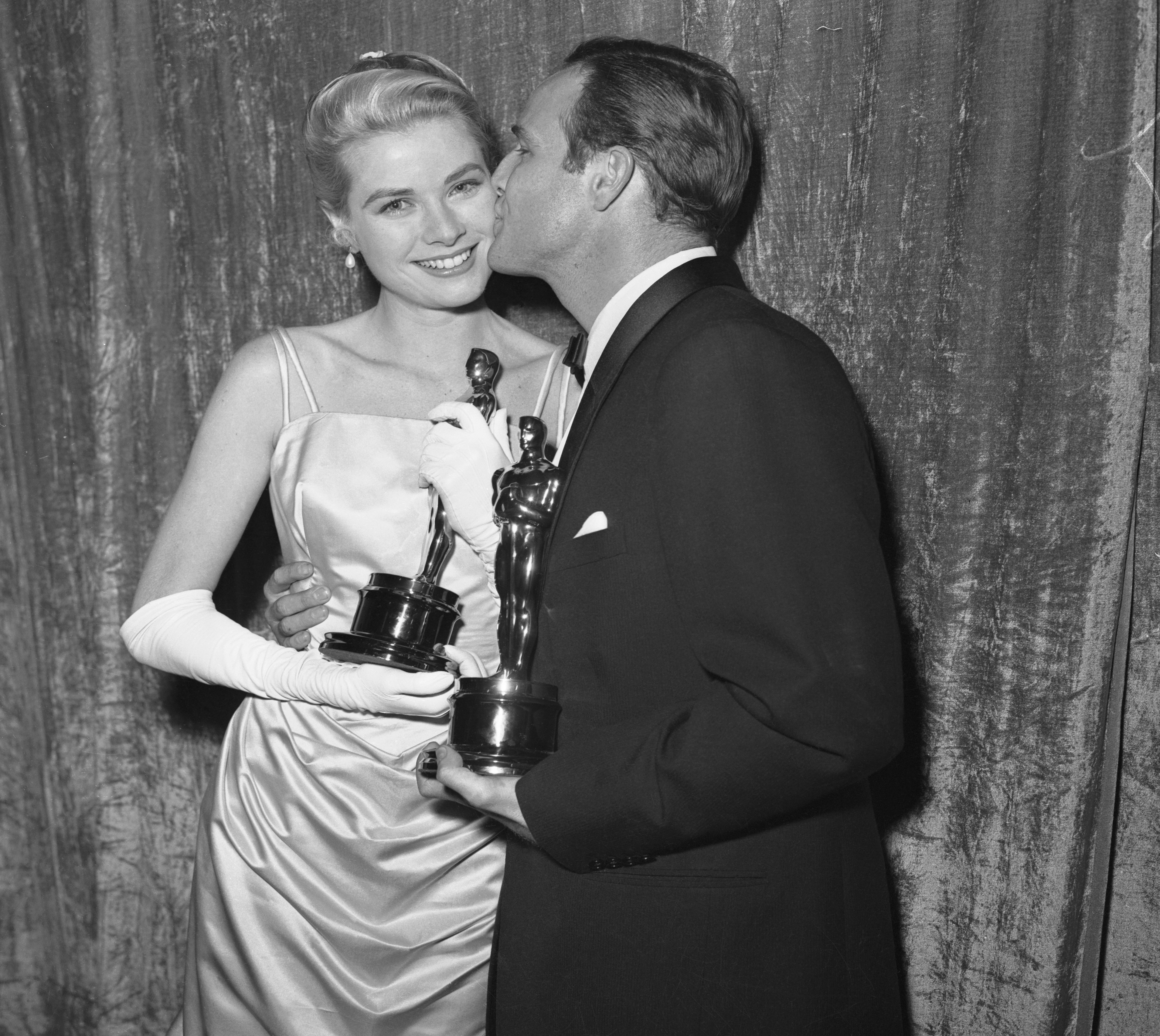 Actress Grace Kelly holding her Oscar after she was honored as the "Best Actress" of 1954 at the 27th Academy Awards. | Source: Getty Images
