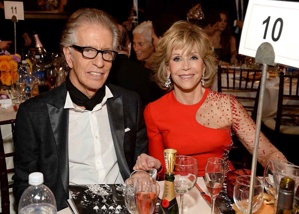 Richard Perry und Jane Fonda nehmen an der 72. jährlichen Cocktailparty der Golden Globe Awards im Beverly Hilton Hotel teil. (Foto von Michael Kovac) | Quelle: Getty Images für Moet & Chandon