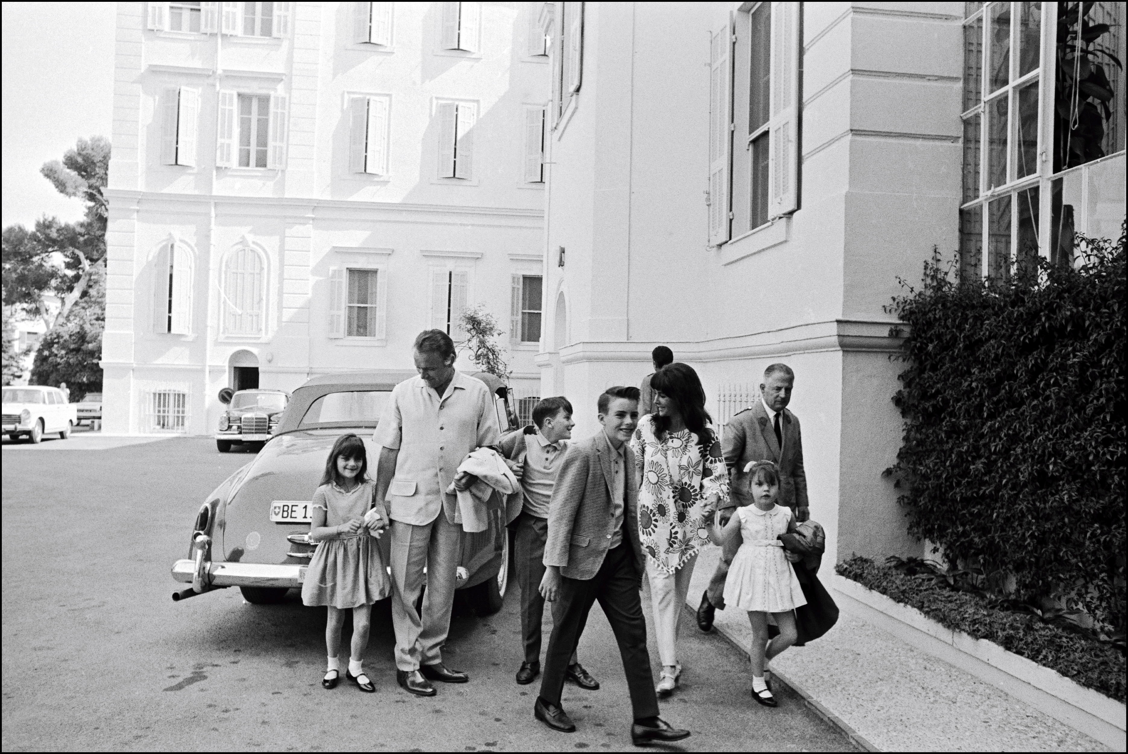 The actress and her husband with their children Michael, Christopher, Elizabeth, and Maria while on vacation on the French Riviera in 1965 | Source: Getty Images