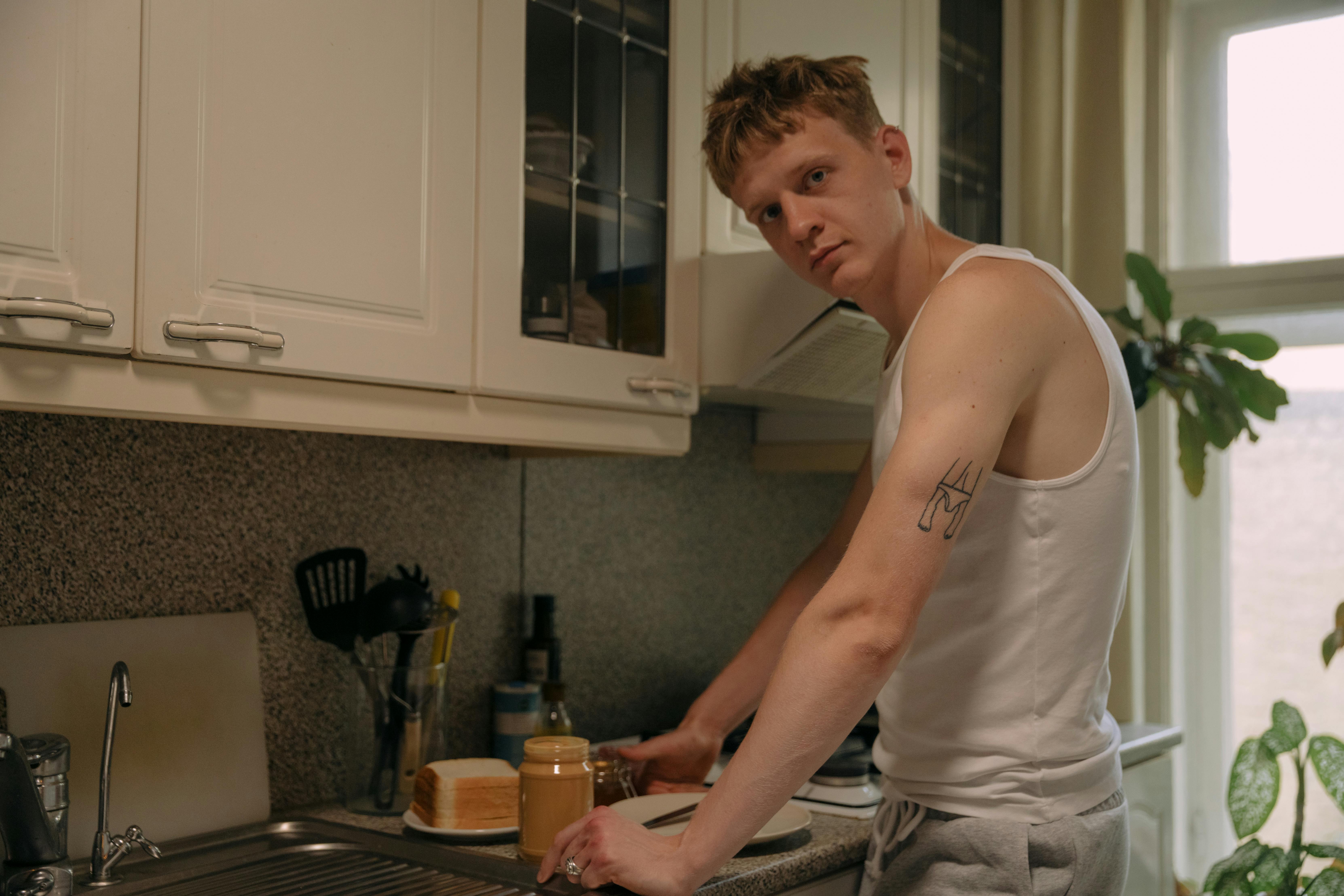 A man standing near the kitchen counter | Source: Pexels