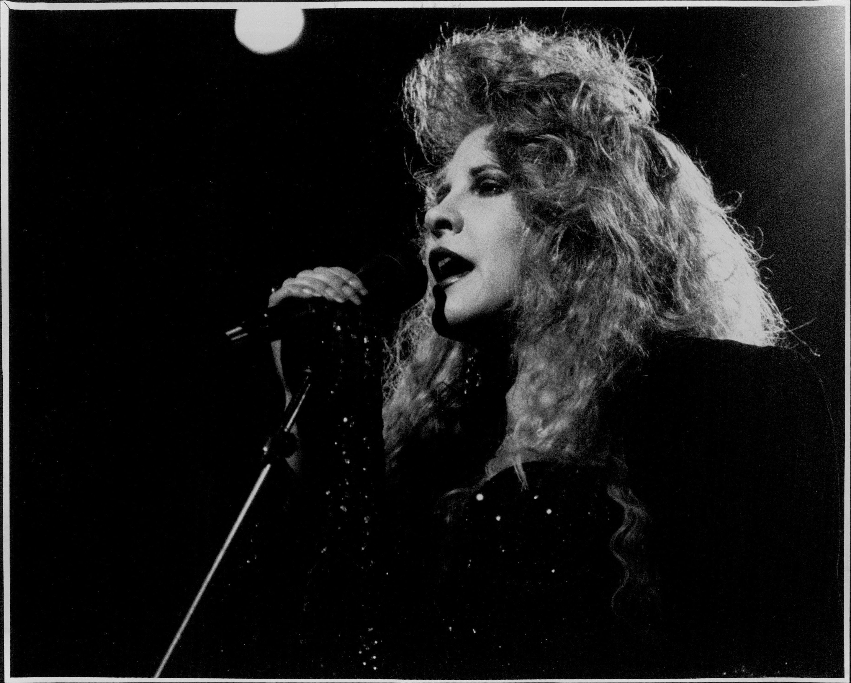 Stevie Nicks performs at Sydney Entertainment Centre on April 12, 1990. | Source: Getty Images