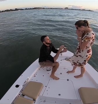 Scott Clyne finally drops to one knee and asks his girlfriend to marry him | Source: TikTok/humankind