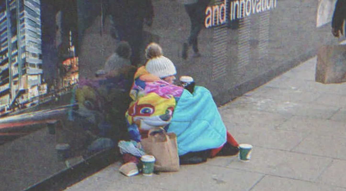 Homeless girl sits on the street | Source: Shutterstock