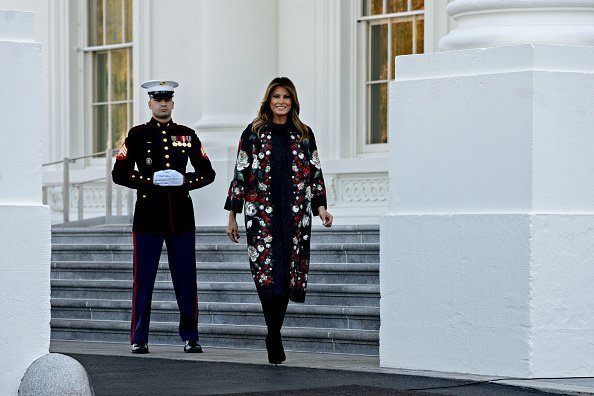 Melania Trump, North Portico, White House in Washington, D.C., U.S.A, am 25. November, 2019 | Quelle: Getty Images