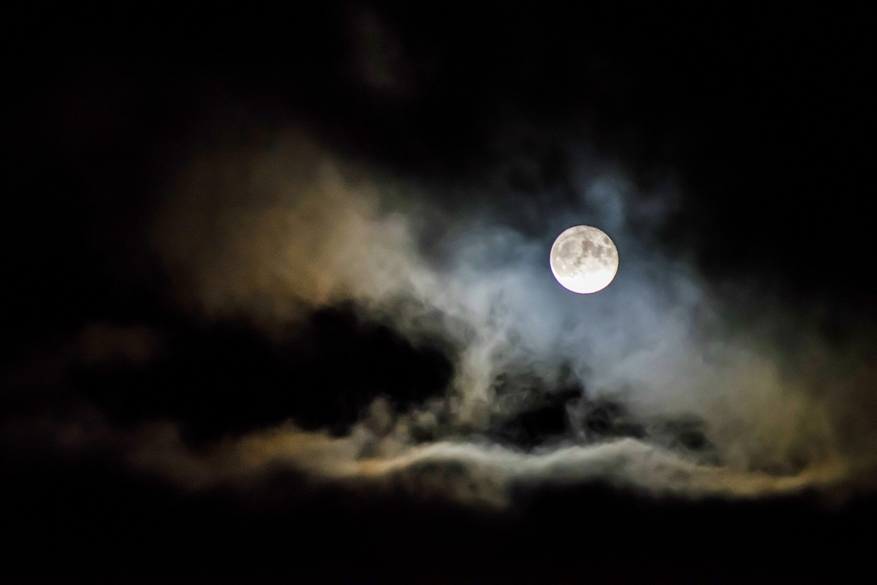 Full moon. | Source: Pexels