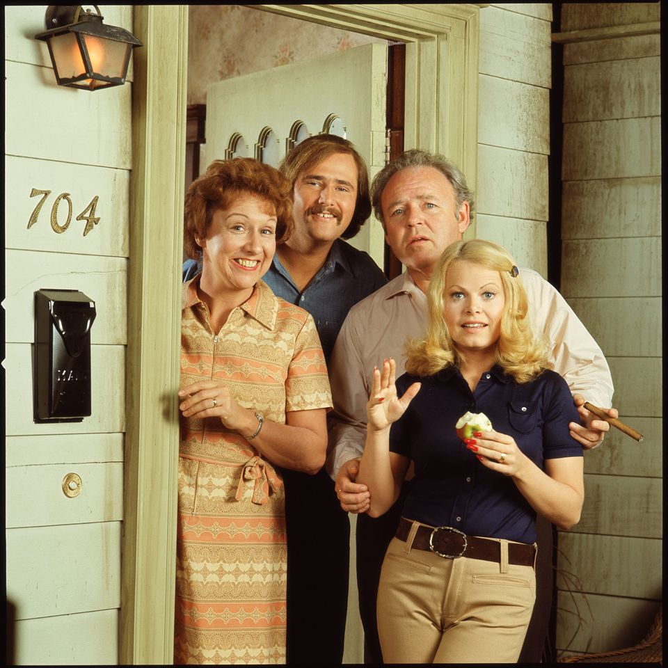 Jean Stapleton, Rob Reiner, Carroll O'Connor (1924 - 2001), and Sally Struthers' promotional still shows the cast from the American television show 'All in the Family,' Los Angeles, California, early 1970s. | Source: Getty Images