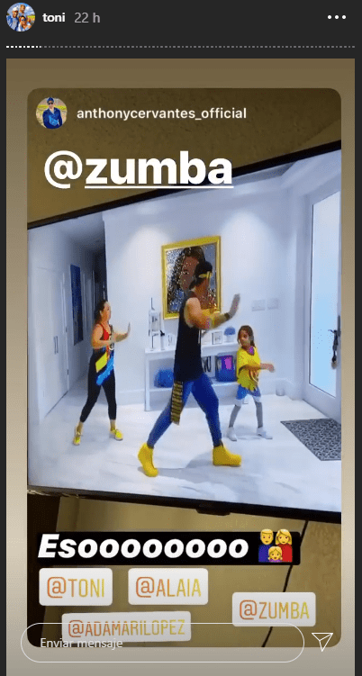 Adamari y Toni en bailando Zumba para sus seguidores. │Foto: Instagram / toni