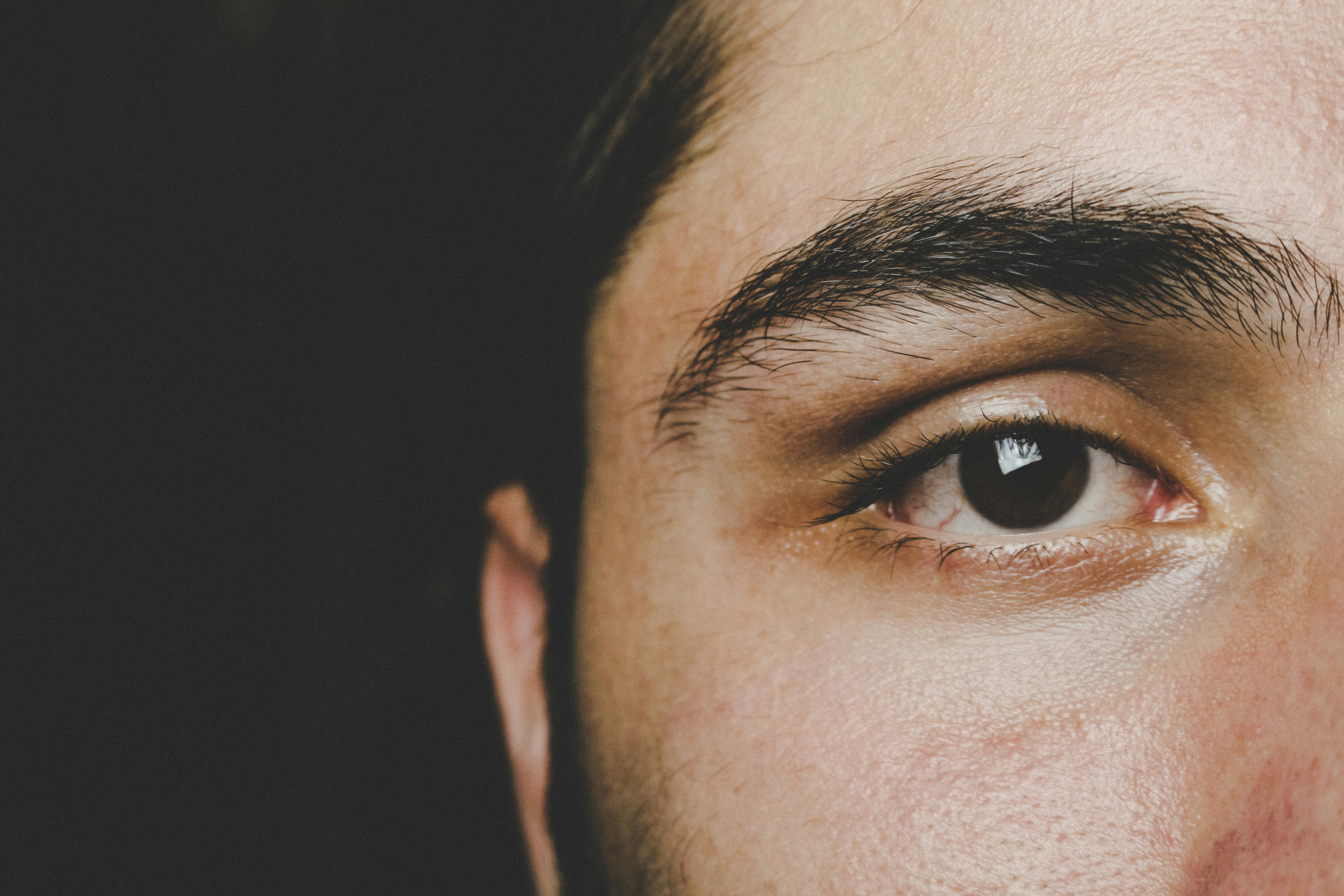 Close-up photo of a man's right eye | Source: Pexels