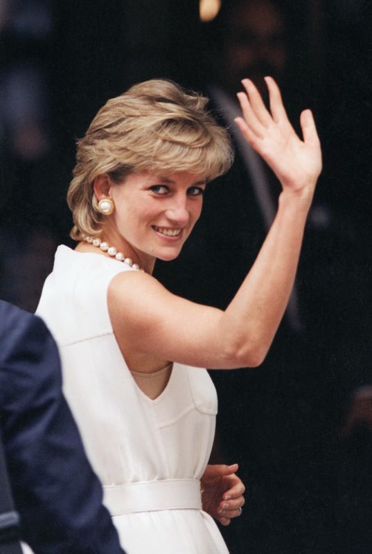 Princess Diana waves at the crowd during the last day of her visit in Chicago | Source: Getty Images
