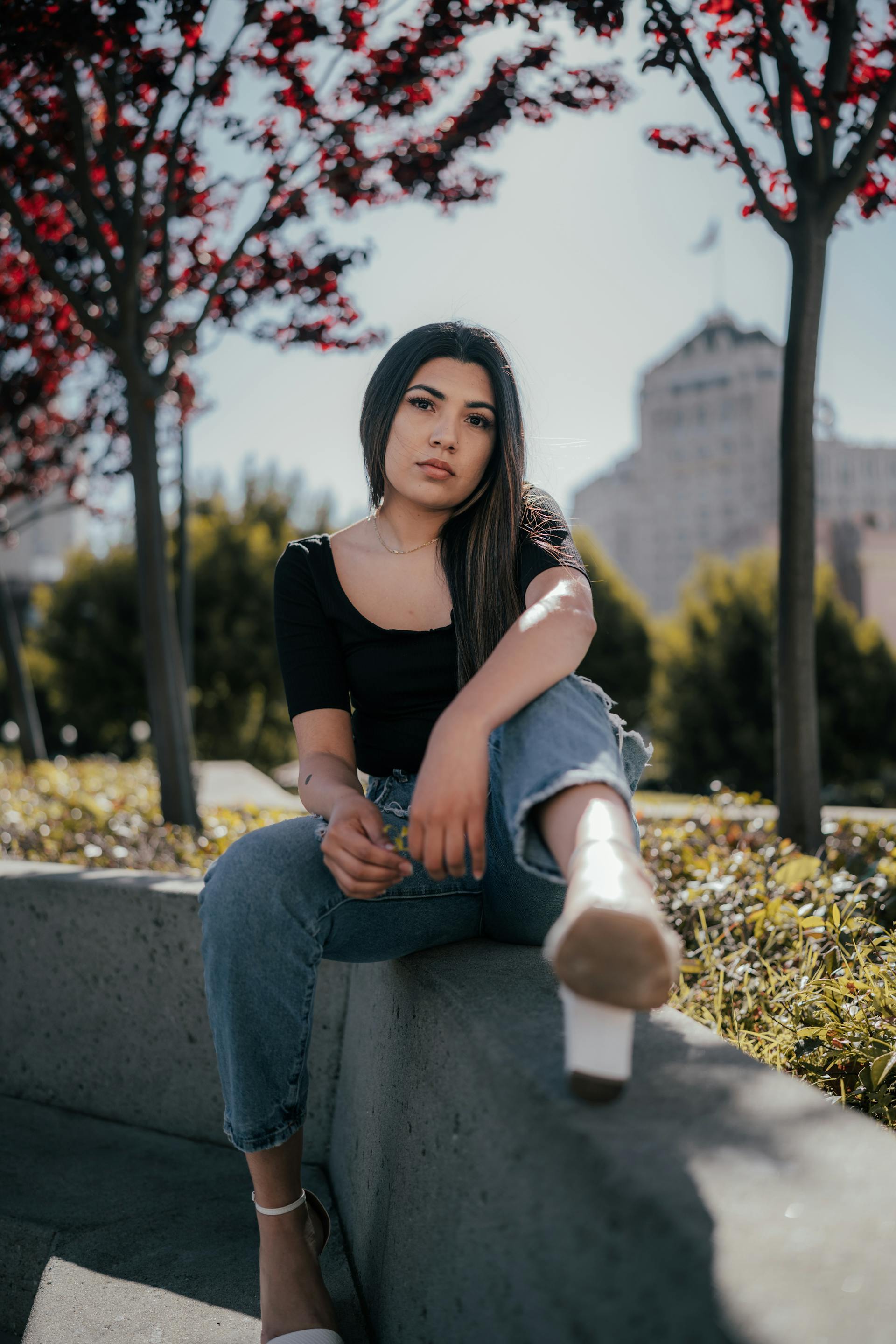 A woman in a city park | Source: Pexels
