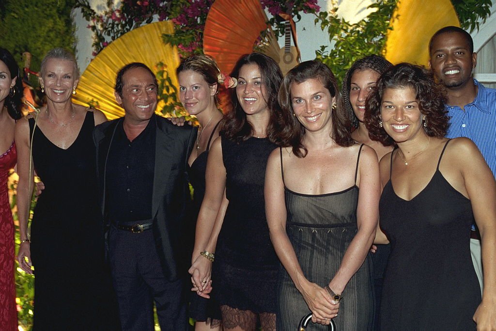 Paul Anka with his wife Anne and daughters Alicia, Alexandra, Amanda, Anthea and Amelia at Tony Murray's birthday party on July 25, 1998. | Photo: Getty Images